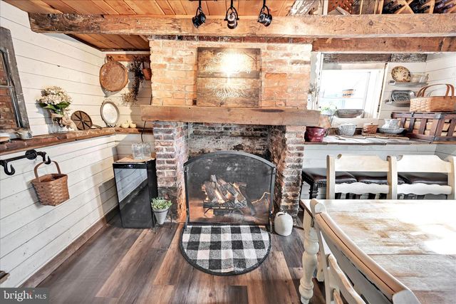 5 CHURCH ST, Glen Rock, PA 17327