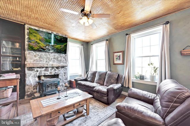 5 CHURCH ST, Glen Rock, PA 17327