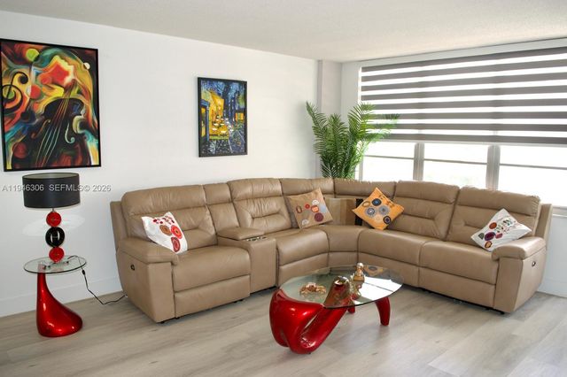 3725 S Ocean Dr 423, Hollywood, FL 33019