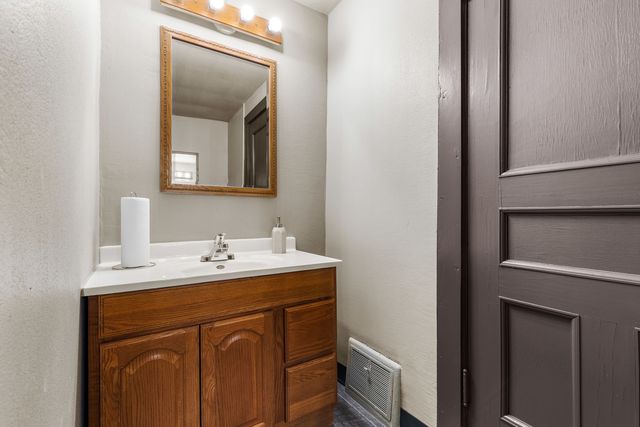 702 Cambridge Avenue, Rockford, IL 61102