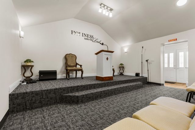 702 Cambridge Avenue, Rockford, IL 61102