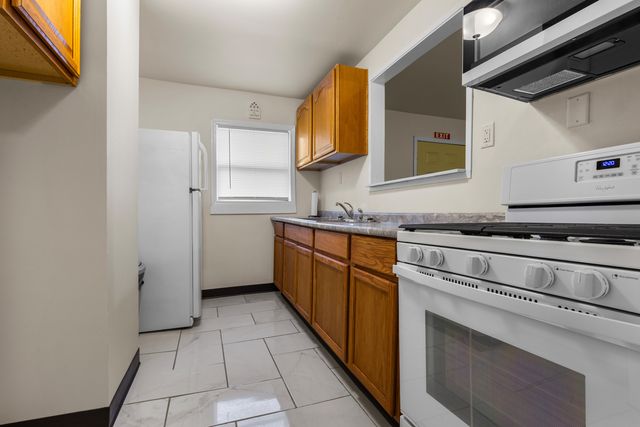 702 Cambridge Avenue, Rockford, IL 61102