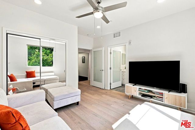 4240 Laurel Canyon Boulevard 305, Studio City (los Angeles), CA 91604