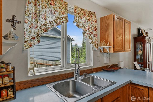 794 West Road, Sedro Woolley, WA 98284