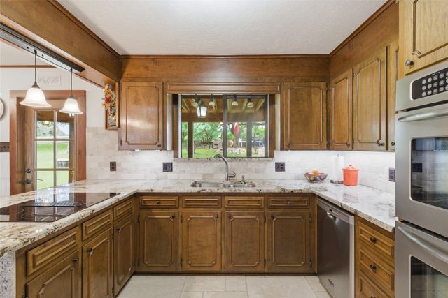 1973 County Road 513, Stephenville, TX 76401