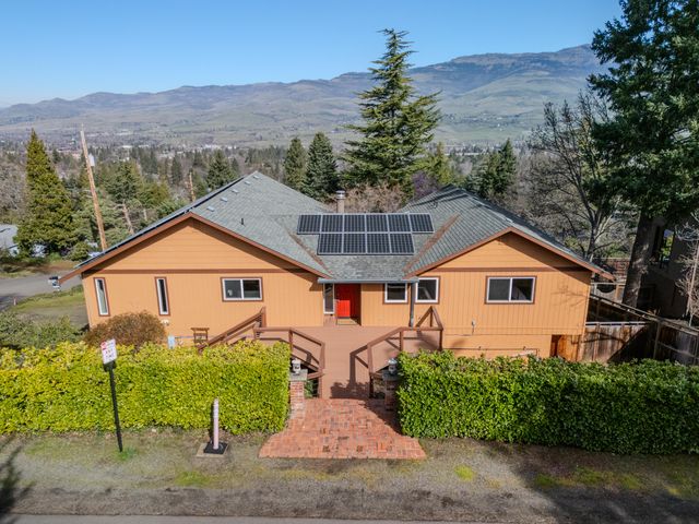 1911 Tamarack Place, Ashland, OR 97520