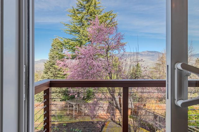 1911 Tamarack Place, Ashland, OR 97520