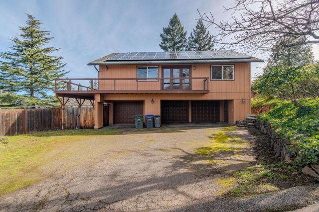 1911 Tamarack Place, Ashland, OR 97520