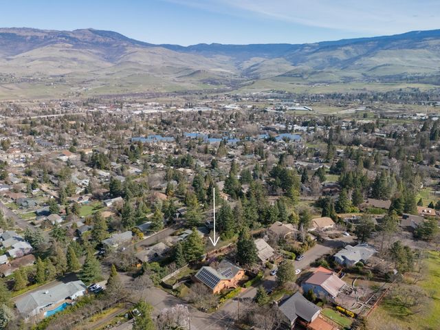 1911 Tamarack Place, Ashland, OR 97520