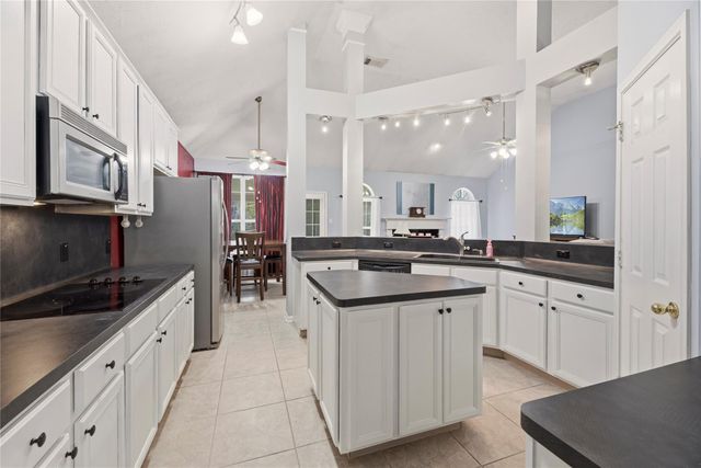 8907 W Rayford Road, Tomball, TX 77375