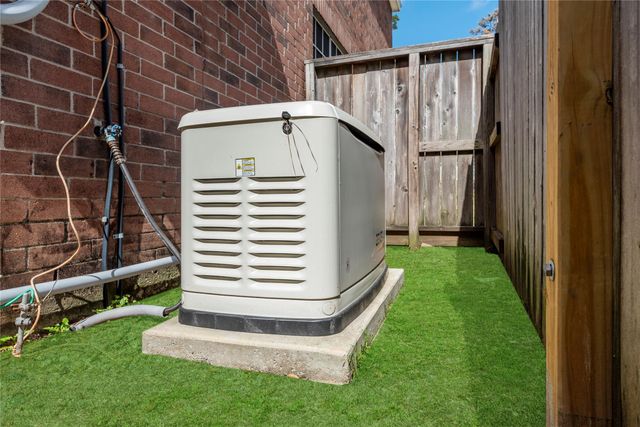 8907 W Rayford Road, Tomball, TX 77375