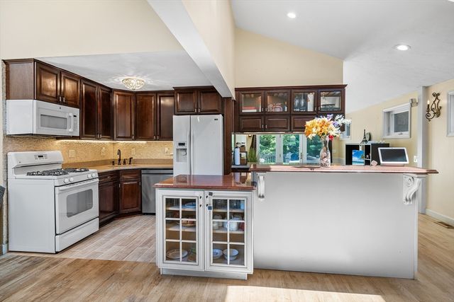 7 Sherborne Cir, Ashland, MA 01721
