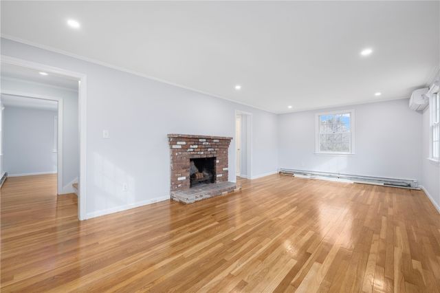 4 Longmeadow Avenue, Middletown, RI 02842