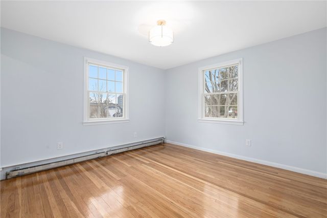 4 Longmeadow Avenue, Middletown, RI 02842