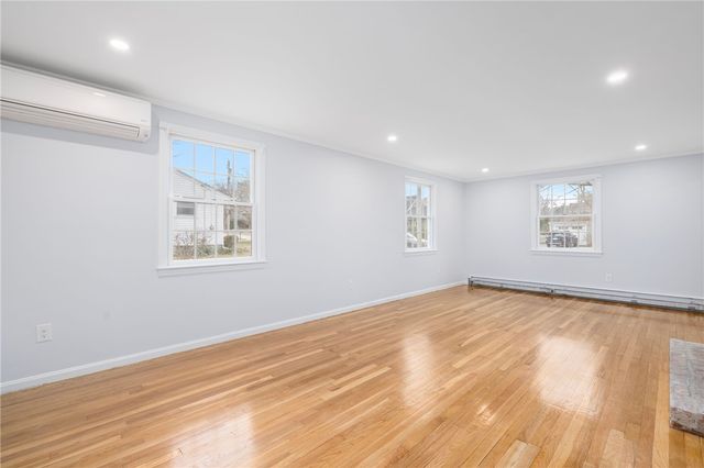 4 Longmeadow Avenue, Middletown, RI 02842