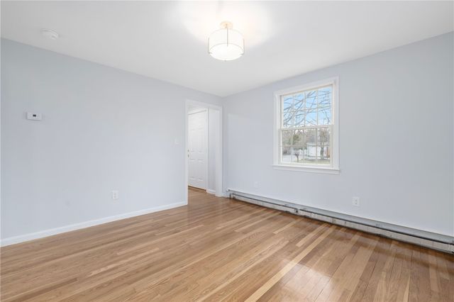 4 Longmeadow Avenue, Middletown, RI 02842