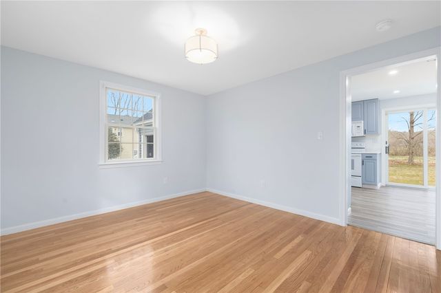 4 Longmeadow Avenue, Middletown, RI 02842