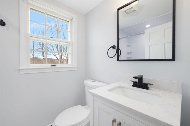 4 Longmeadow Avenue, Middletown, RI 02842