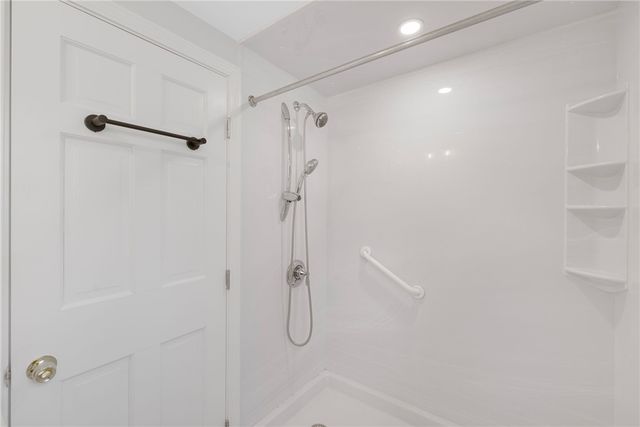 4 Longmeadow Avenue, Middletown, RI 02842