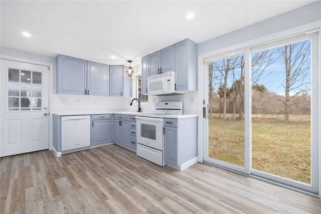 4 Longmeadow Avenue, Middletown, RI 02842