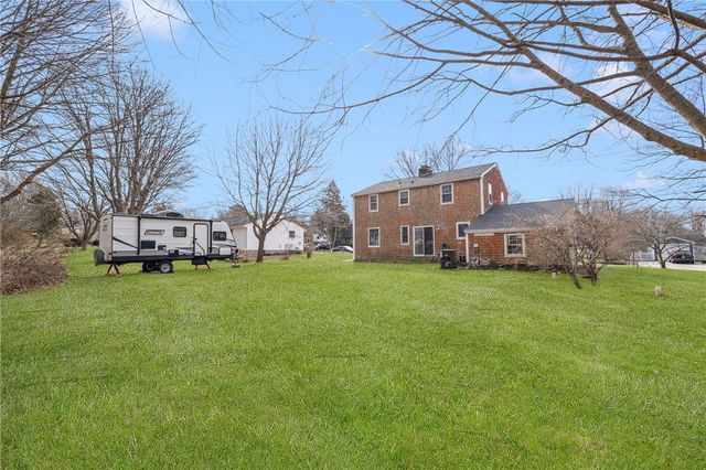 4 Longmeadow Avenue, Middletown, RI 02842