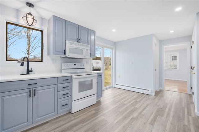 4 Longmeadow Avenue, Middletown, RI 02842