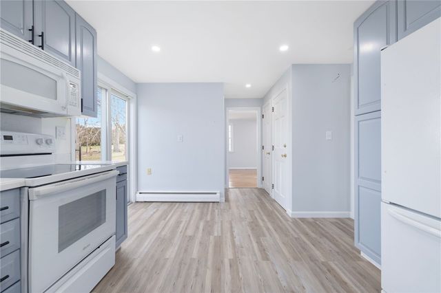 4 Longmeadow Avenue, Middletown, RI 02842