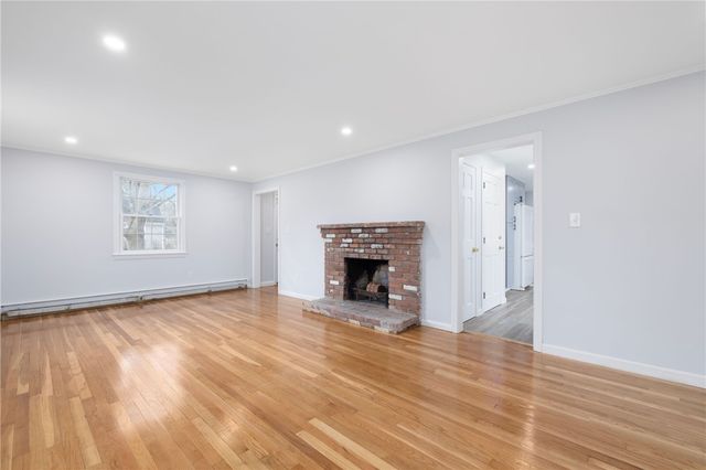4 Longmeadow Avenue, Middletown, RI 02842