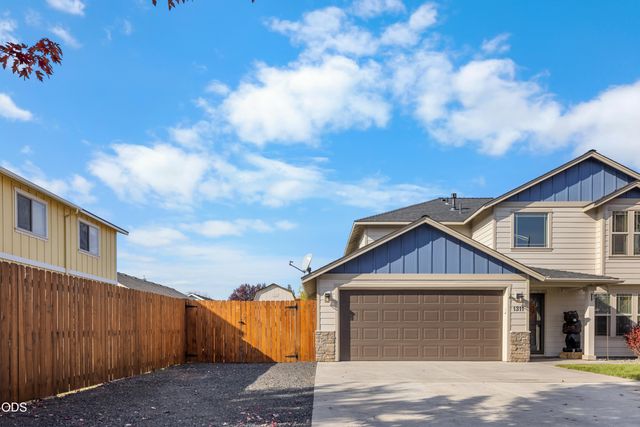 1311 NW 21st Street, Redmond, OR 97756