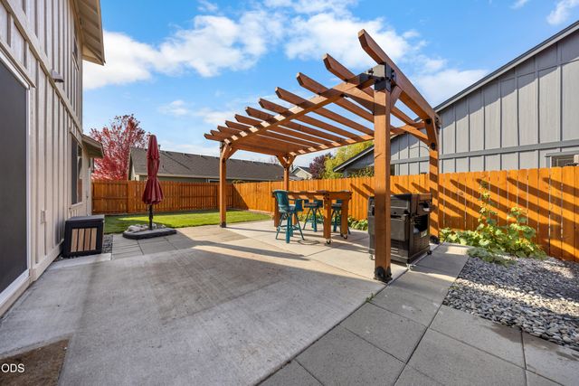 1311 NW 21st Street, Redmond, OR 97756