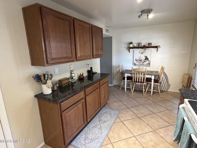 905 N Venice Ave Apt A, Tucson, AZ 85711