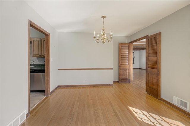 207 NW Woodbine Avenue, Lee's Summit, MO 64063