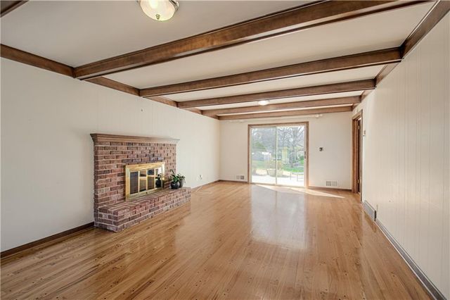 207 NW Woodbine Avenue, Lee's Summit, MO 64063