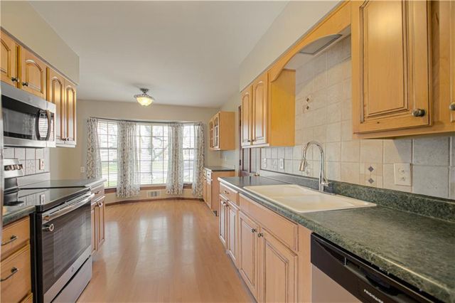 207 NW Woodbine Avenue, Lee's Summit, MO 64063