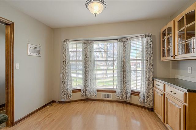 207 NW Woodbine Avenue, Lee's Summit, MO 64063