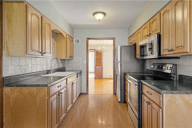 207 NW Woodbine Avenue, Lee's Summit, MO 64063