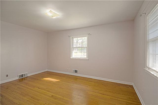 207 NW Woodbine Avenue, Lee's Summit, MO 64063