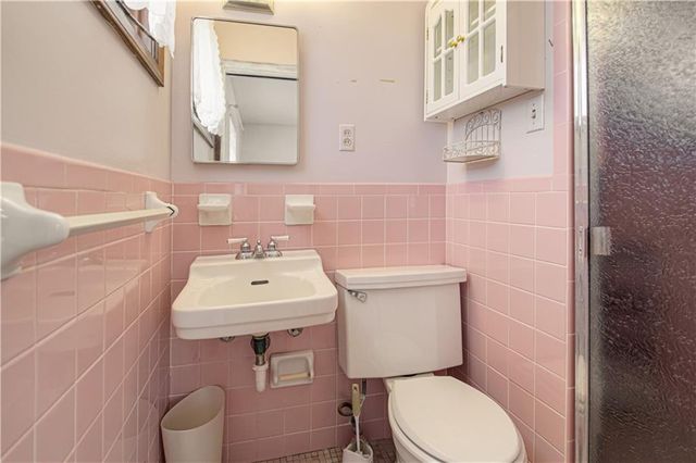 207 NW Woodbine Avenue, Lee's Summit, MO 64063