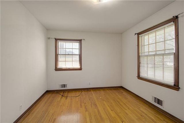 207 NW Woodbine Avenue, Lee's Summit, MO 64063