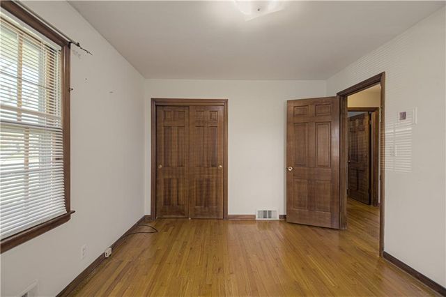 207 NW Woodbine Avenue, Lee's Summit, MO 64063