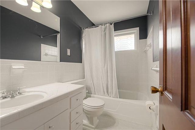 207 NW Woodbine Avenue, Lee's Summit, MO 64063