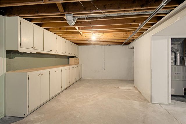 207 NW Woodbine Avenue, Lee's Summit, MO 64063