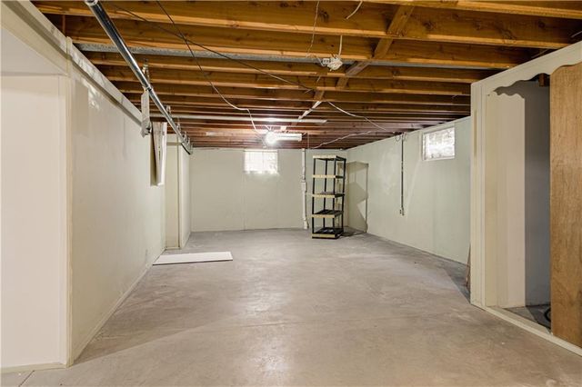 207 NW Woodbine Avenue, Lee's Summit, MO 64063