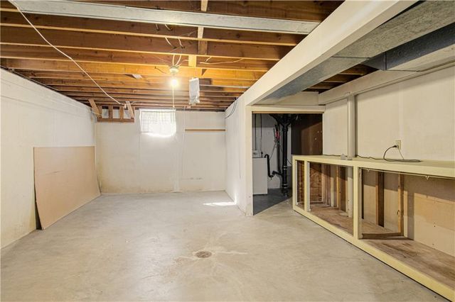 207 NW Woodbine Avenue, Lee's Summit, MO 64063