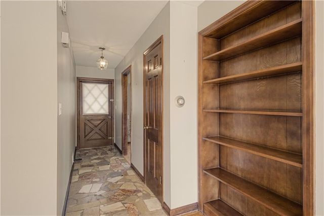 207 NW Woodbine Avenue, Lee's Summit, MO 64063