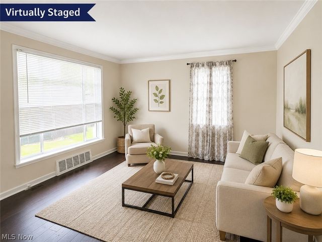 15807 Harvard Avenue, Cleveland, OH 44128