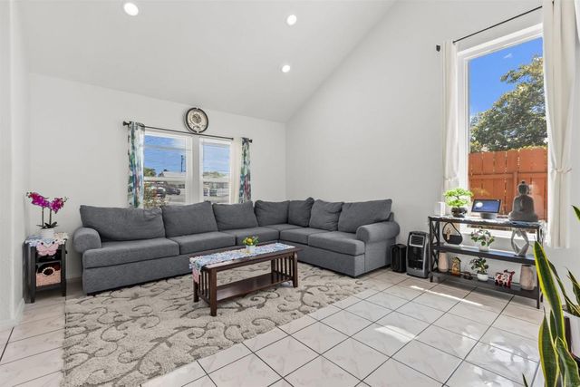 7075 Oak Glenn Ct, Lemon Grove, CA 91945