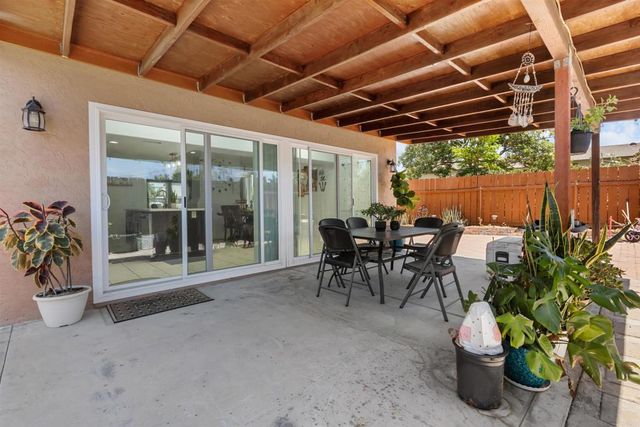 7075 Oak Glenn Ct, Lemon Grove, CA 91945