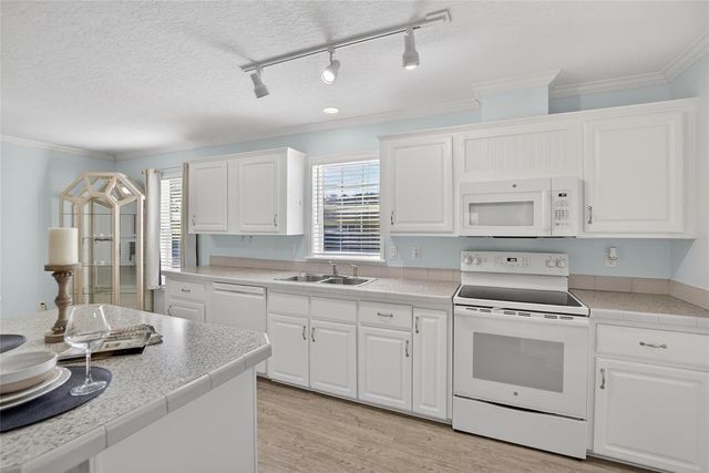 34543 PETUNIA PLACE, Zephyrhills, FL 33541