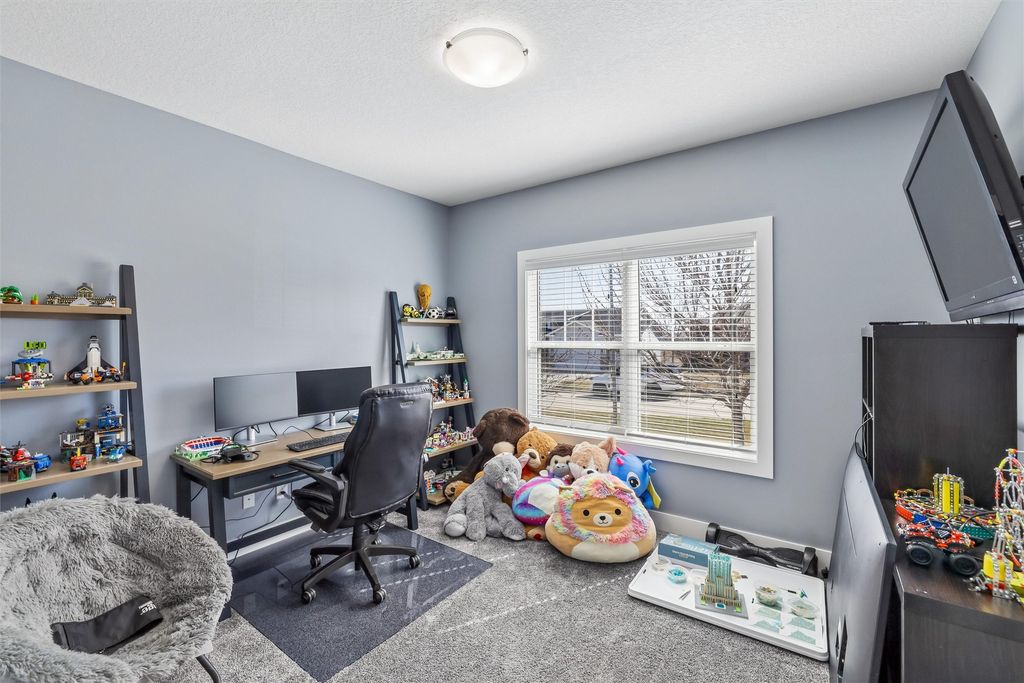 9635 Marnewood Drive, Johnston, IA 50131